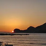 Aphrodite's Refuge דירה