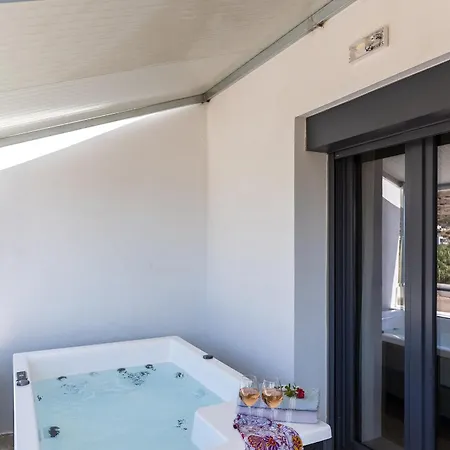 Aphrodite's Refuge Apartment *